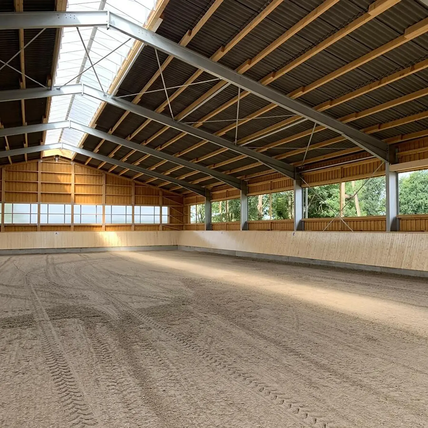 20 × 40 Meter Reithalle im Reitstall EquiUnity in Meerbusch-Nierst